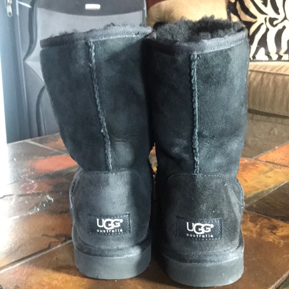 UGG Genuine Shearling Lined Boot - Picture 2 of 4